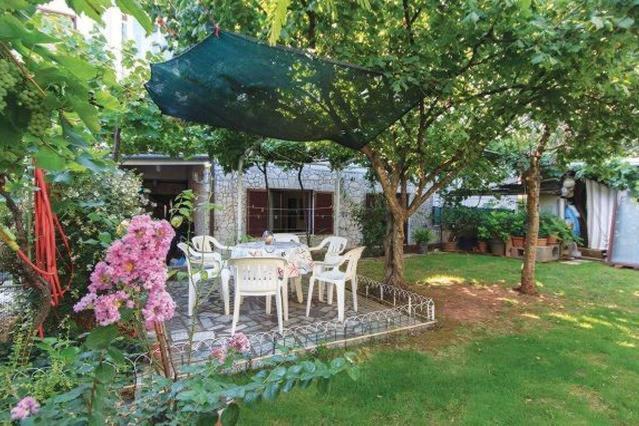 Apartment Helena Пула Екстериор снимка